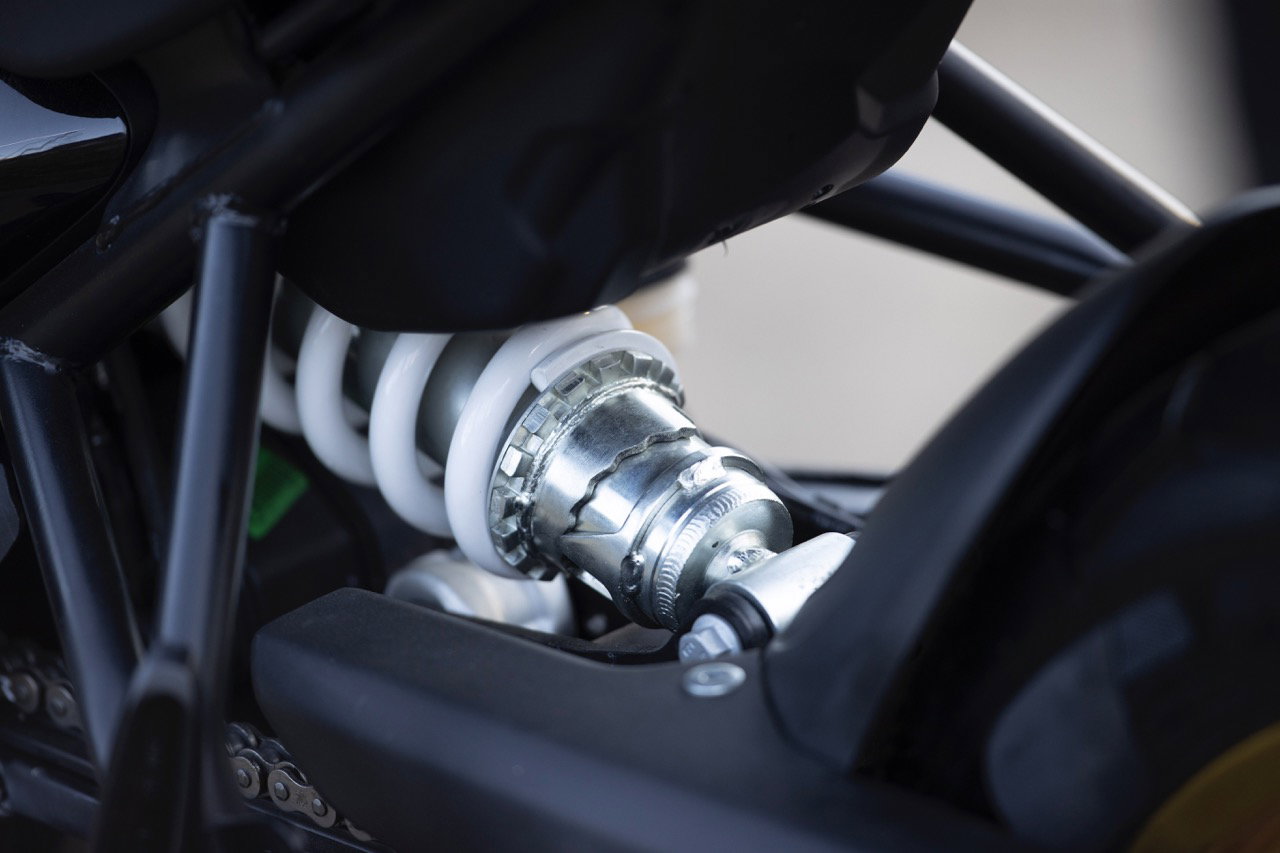 The front end suspension of a motorcycle